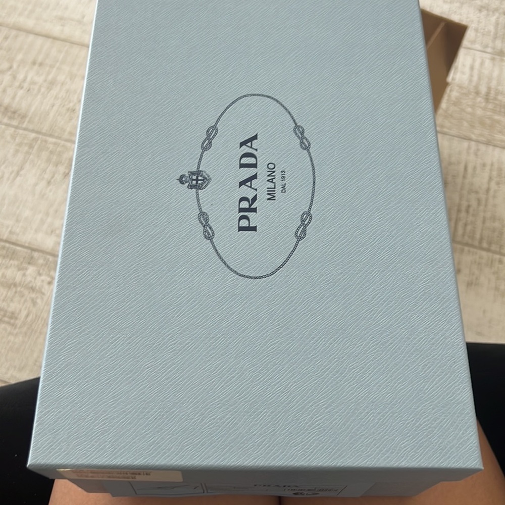 NEVER WORN NWT New in box Prada Donna heels